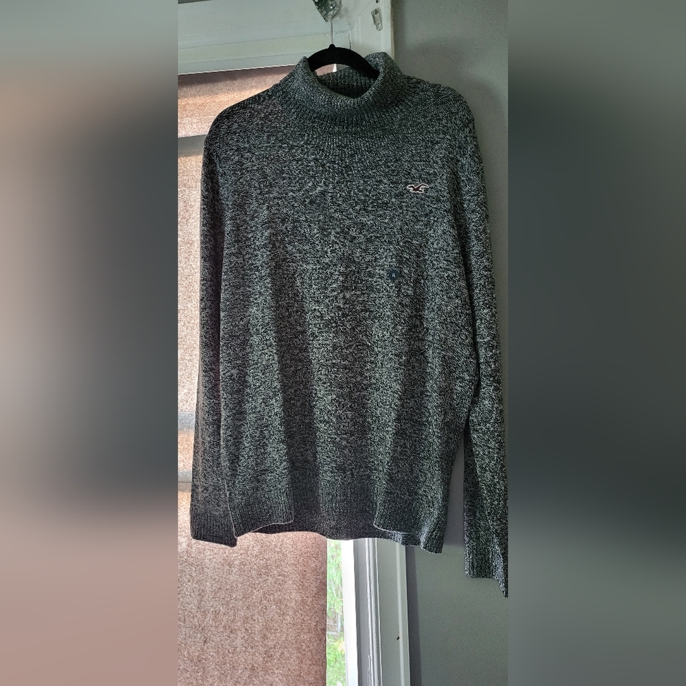 Hollister Gray Crewneck Sweater with Heathered Texture